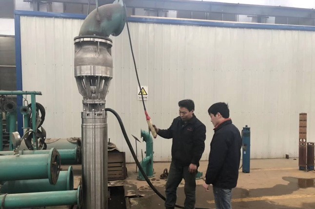 流量1200立方、楊程18米的不銹鋼304材質(zhì)潛水泵測(cè)試合格